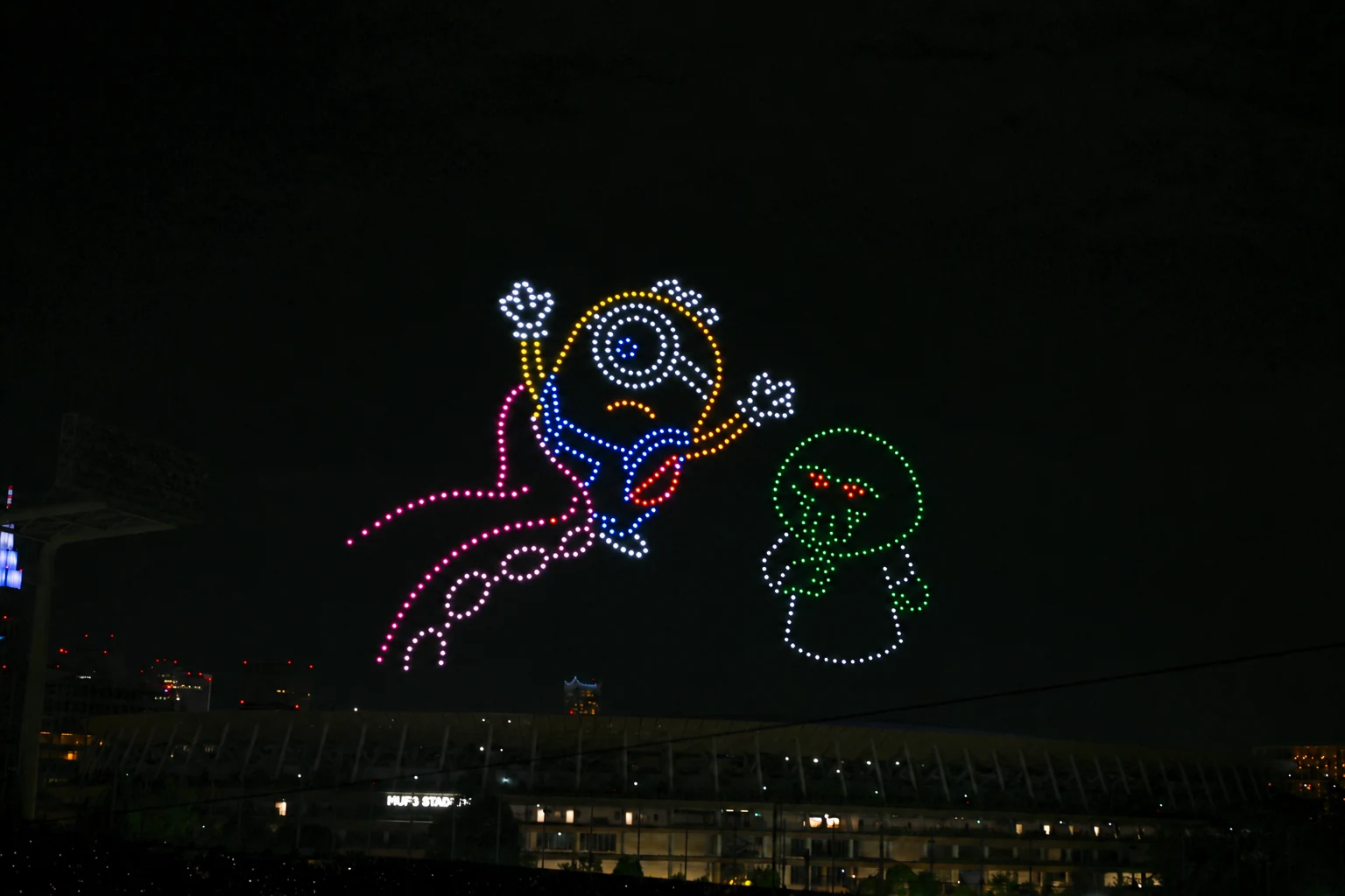 神宮外苑花火大会初『ミニオンズ&モンスターズ』スペシャルコラボドローンショーを実施
